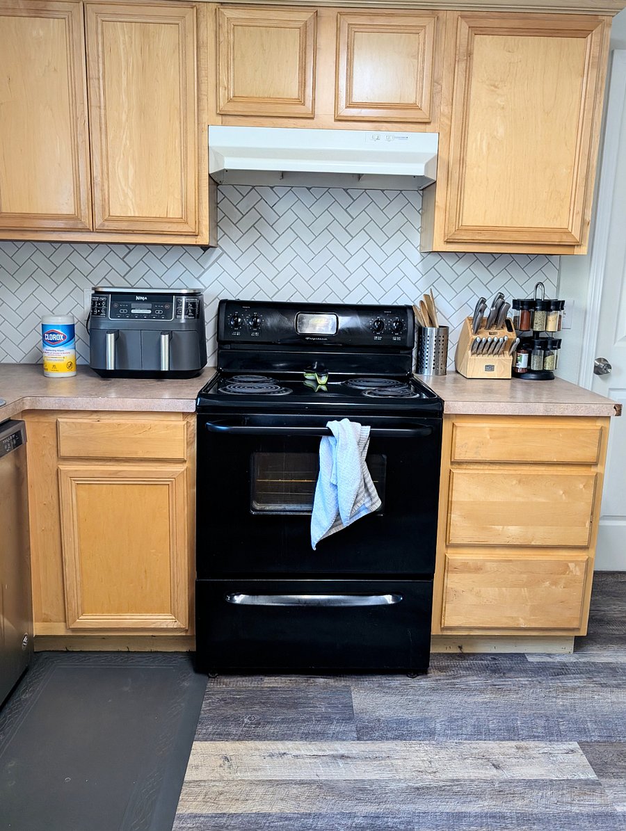 A fully equipped kitchen with all the essentialsperfect for preparing home-cooked meals with ease.