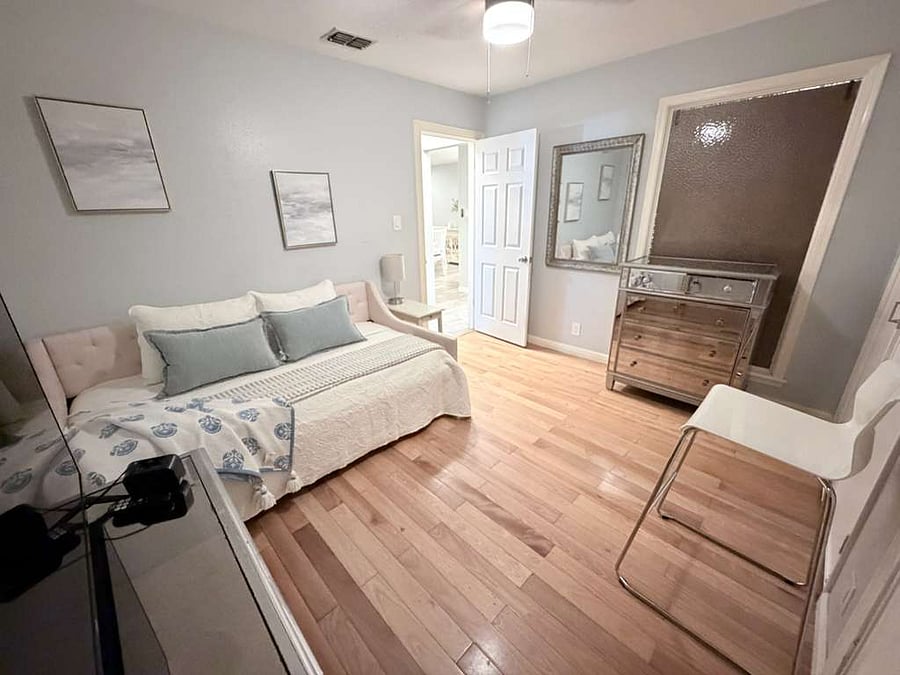 2nd bedroom 2 twin size beds 