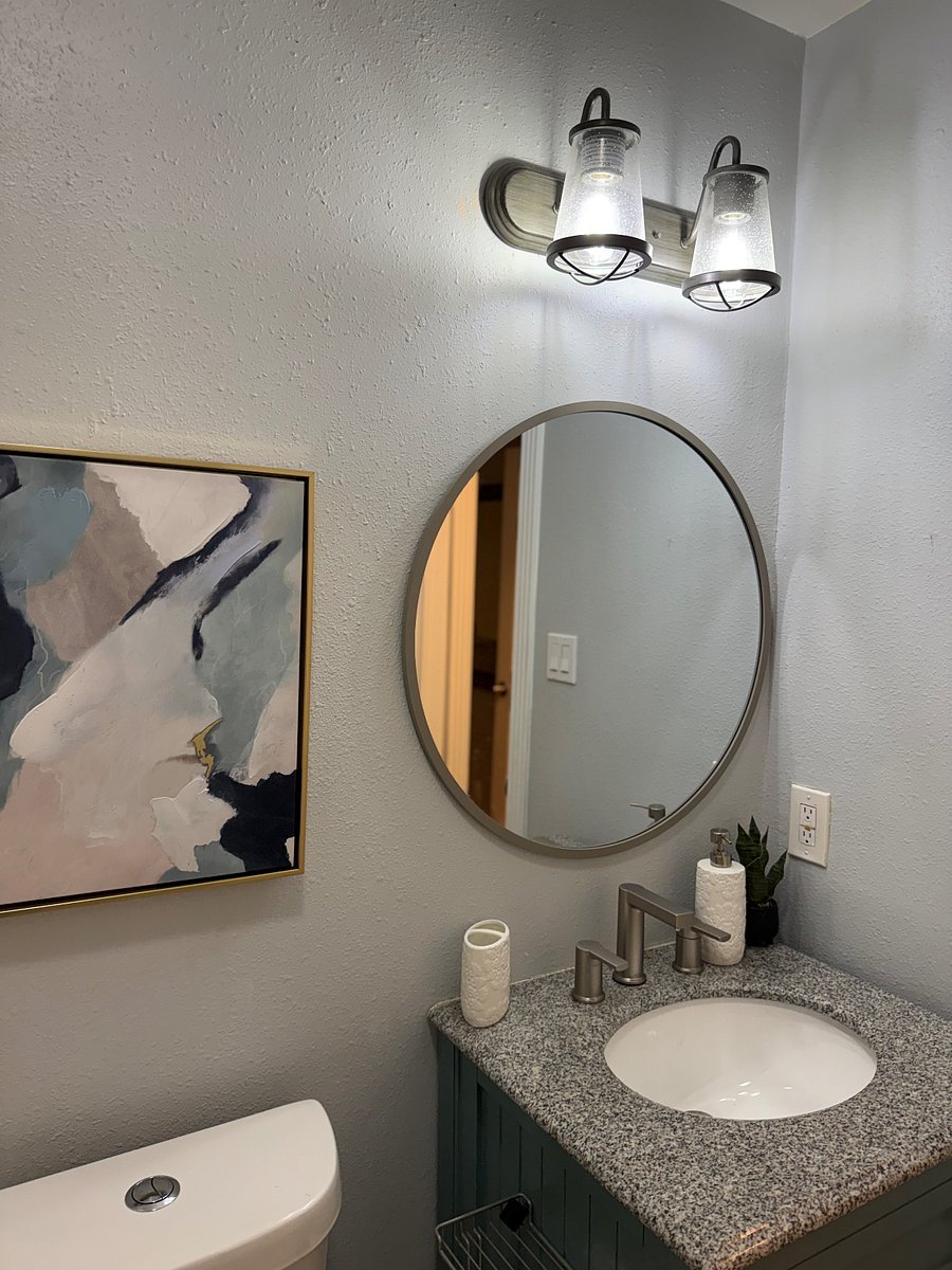 Guest bathroom 
