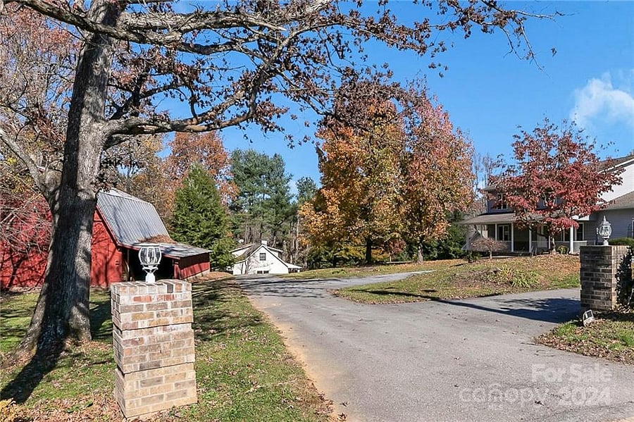 Entry driveway to Orchard Park Estates property.