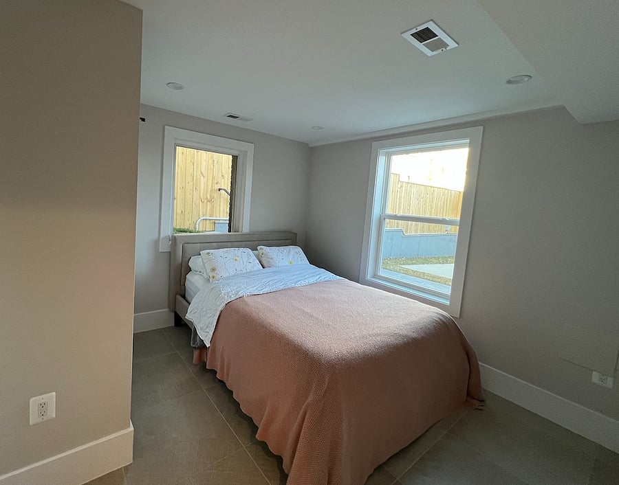 Secondary bedroom - queen bed, serta pillowtop mattress