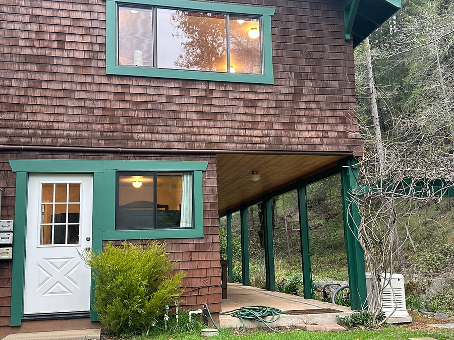Entrance #2 to living room and entrance to patio.