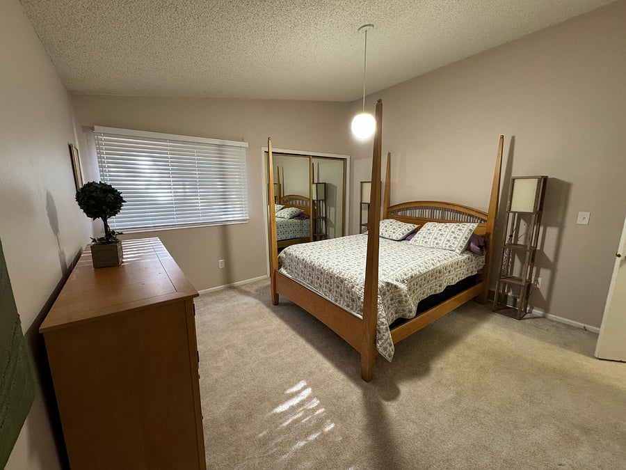 Upstairs Bedroom
Queen Bed
