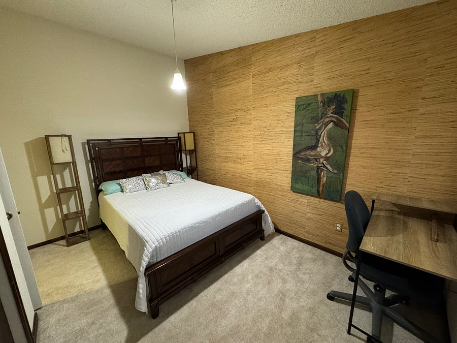 Upstairs bedroom
Queen Bed