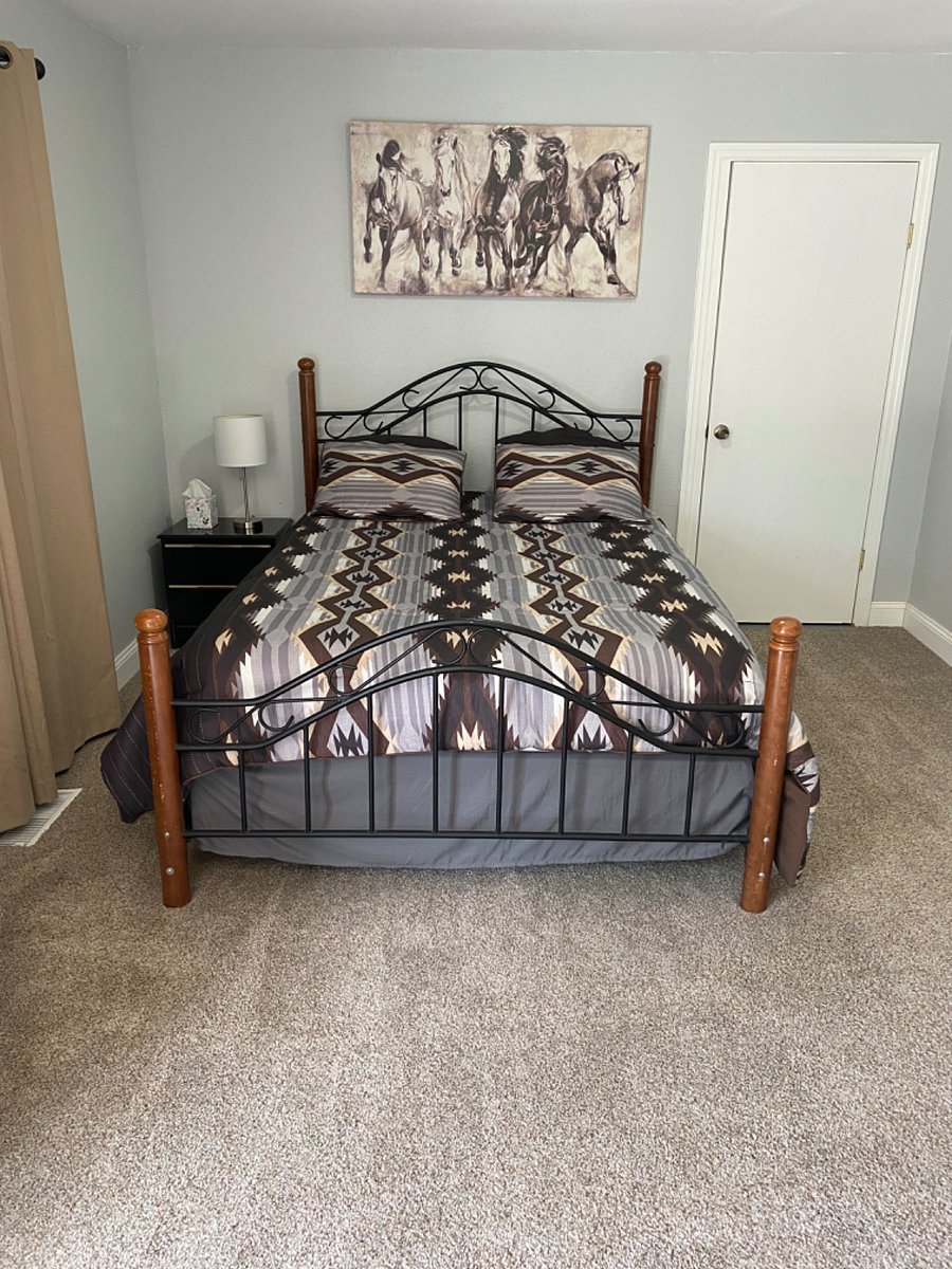 Master bedroom with a queen-size bed.