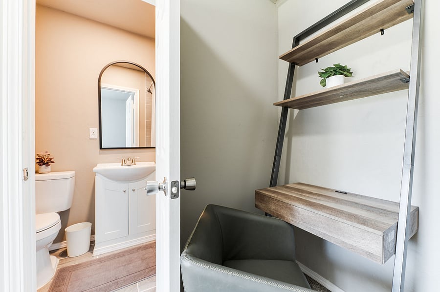 Room 3- private ensuite bath and small walk in closet