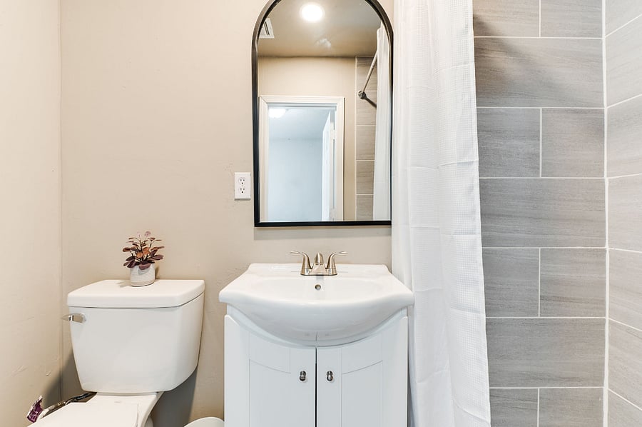 Room 3- private ensuite bath and small walk in closet