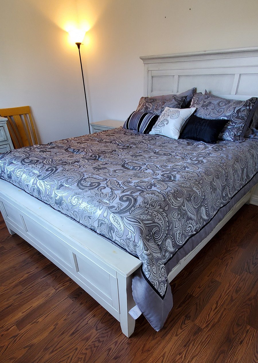 Queen size bed
