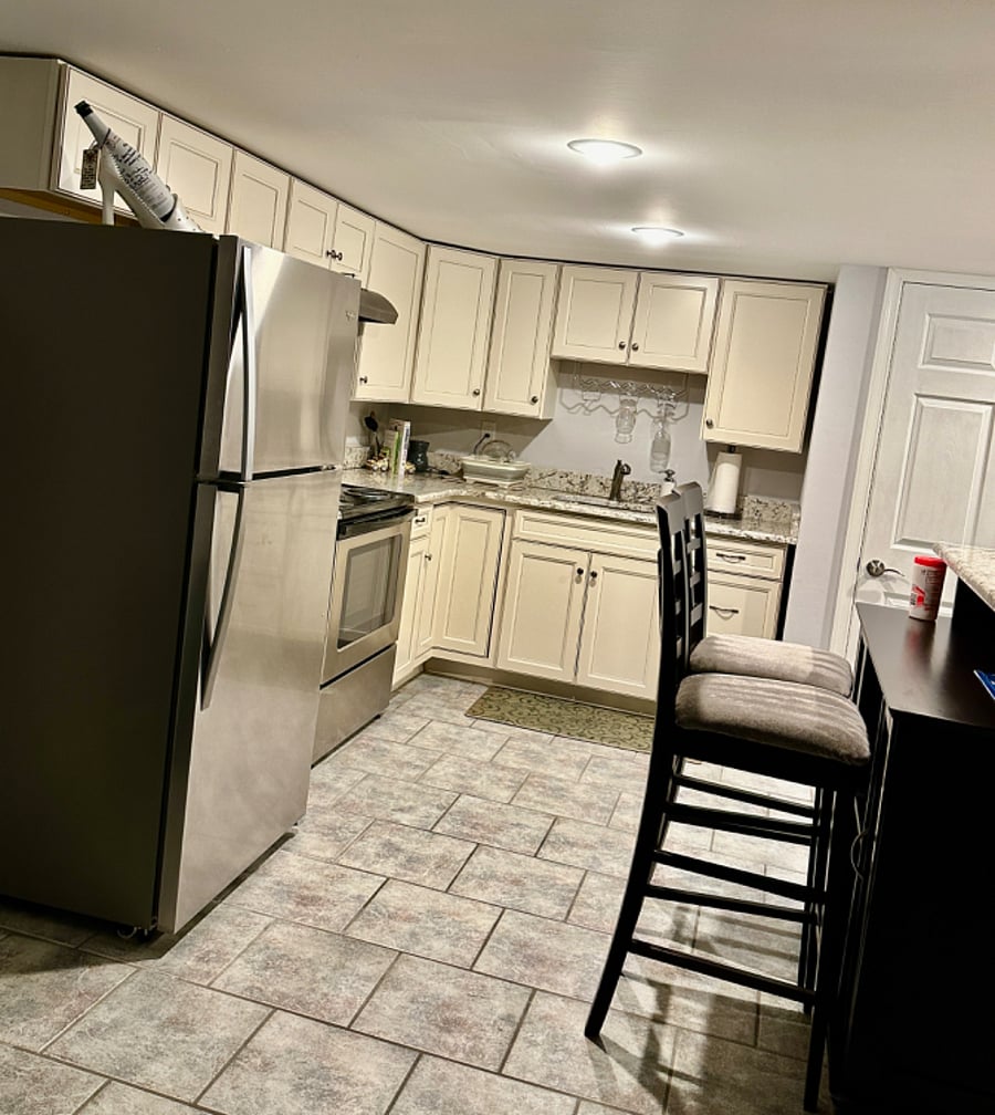 Fully equipped kitchen with additional seating bar area