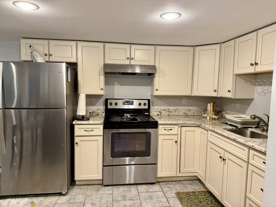 Full kitchen