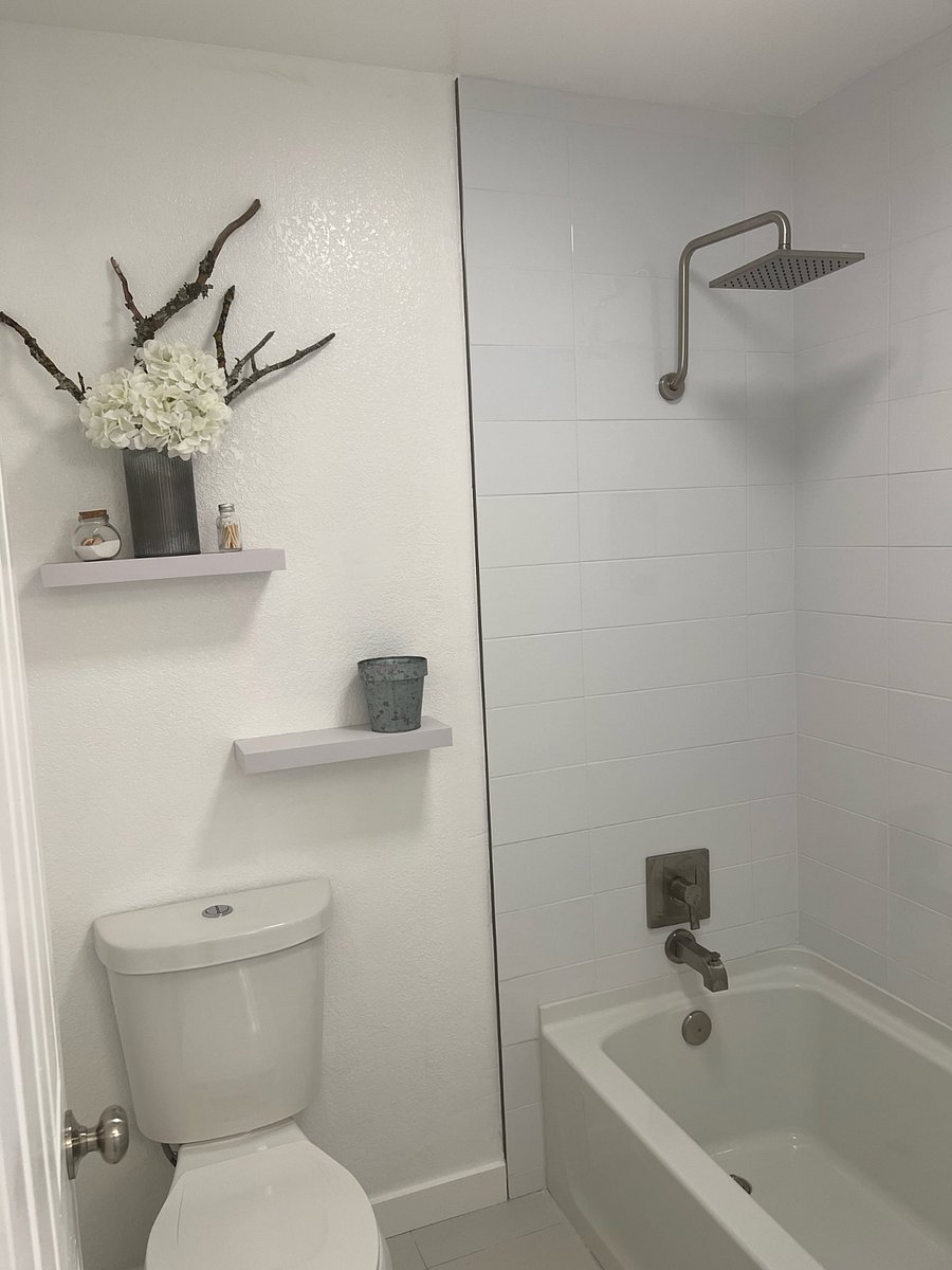 Suite 1 private bathroom + shower/ bath