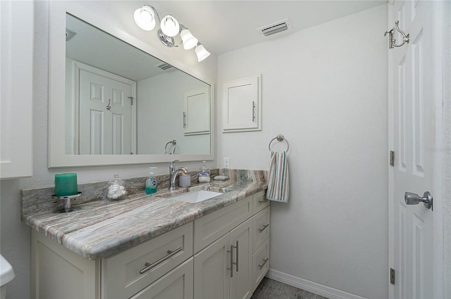 Furnished Finder property 668500_1 photo 24