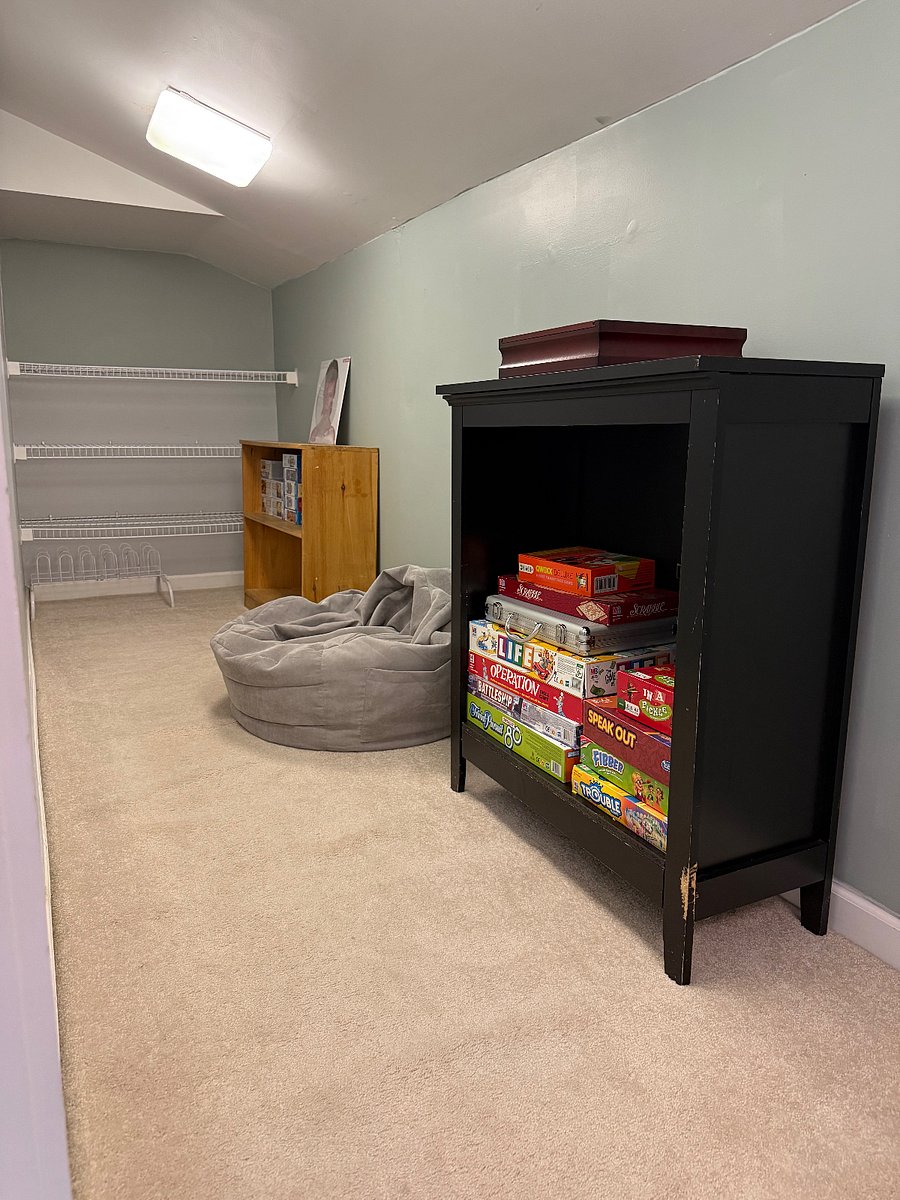 Puzzle & game nook.