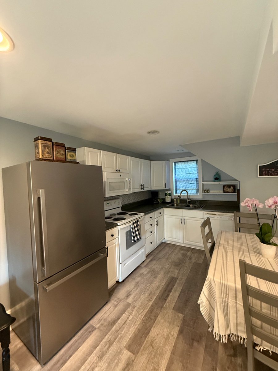 Kitchen
Equipped with refrigerator & freezer, oven, microwave & dishwasher. Housewares & linens. Dining table with chairs.