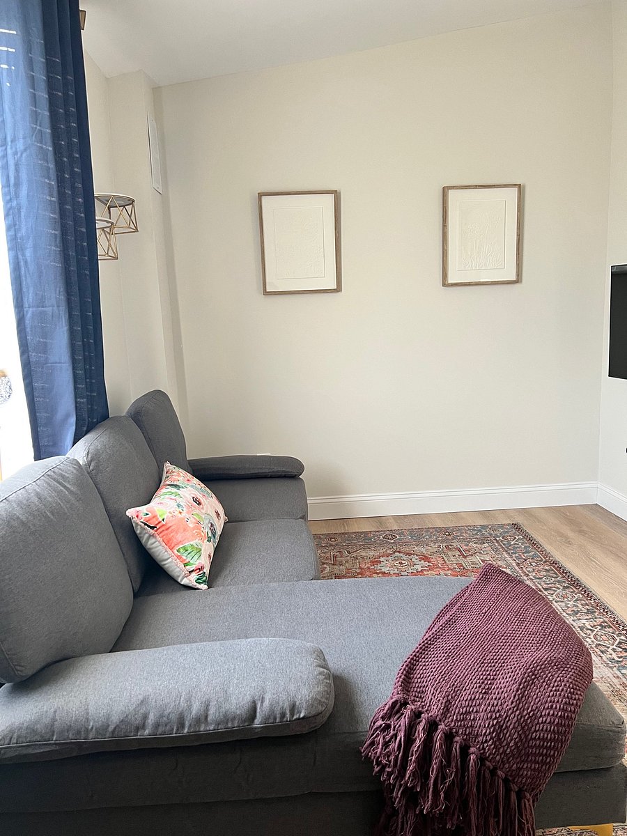 Office option on third floor, sitting area, smart tv.