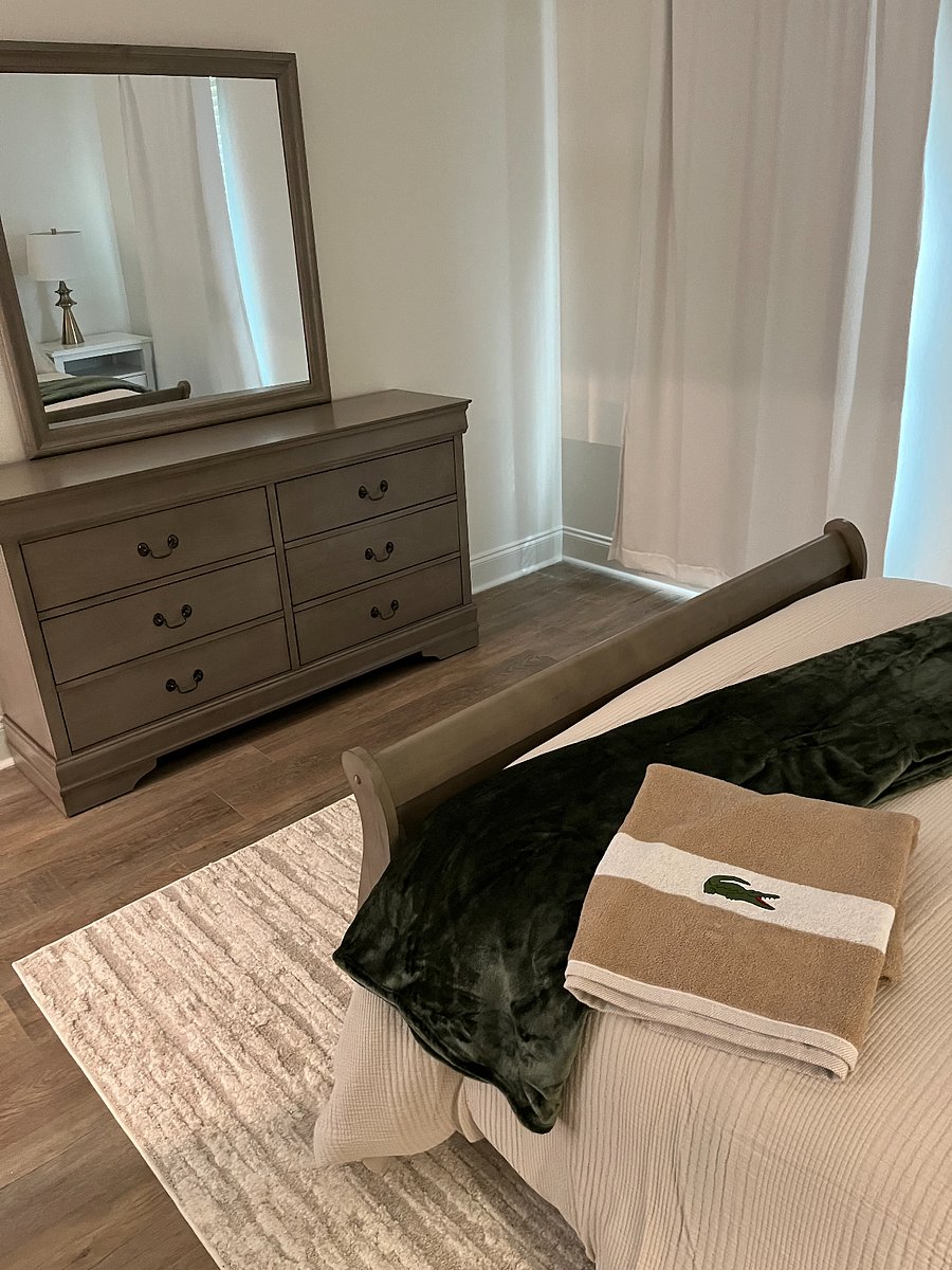 Unit 4 private bath, sitting area and private entry