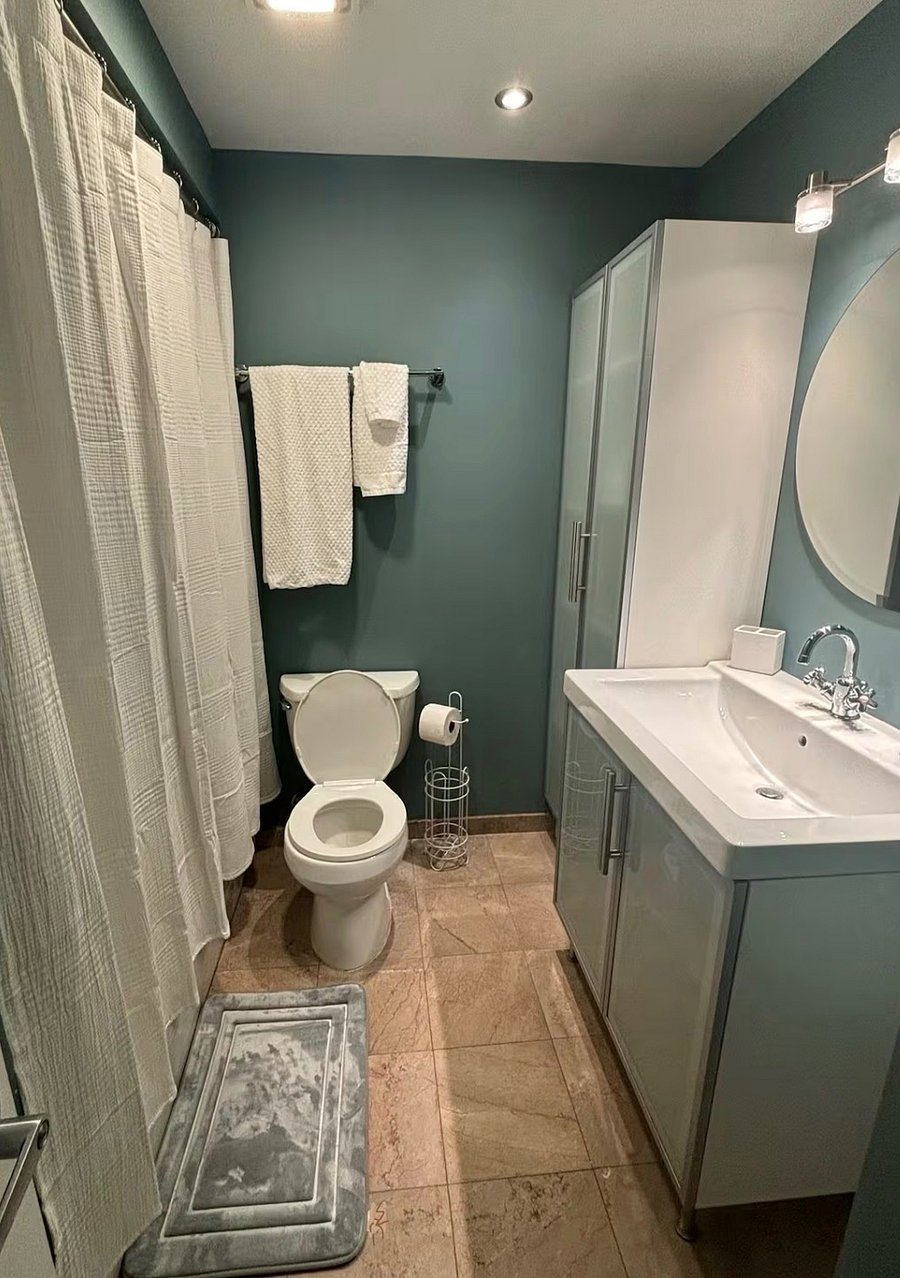 full size ensuite