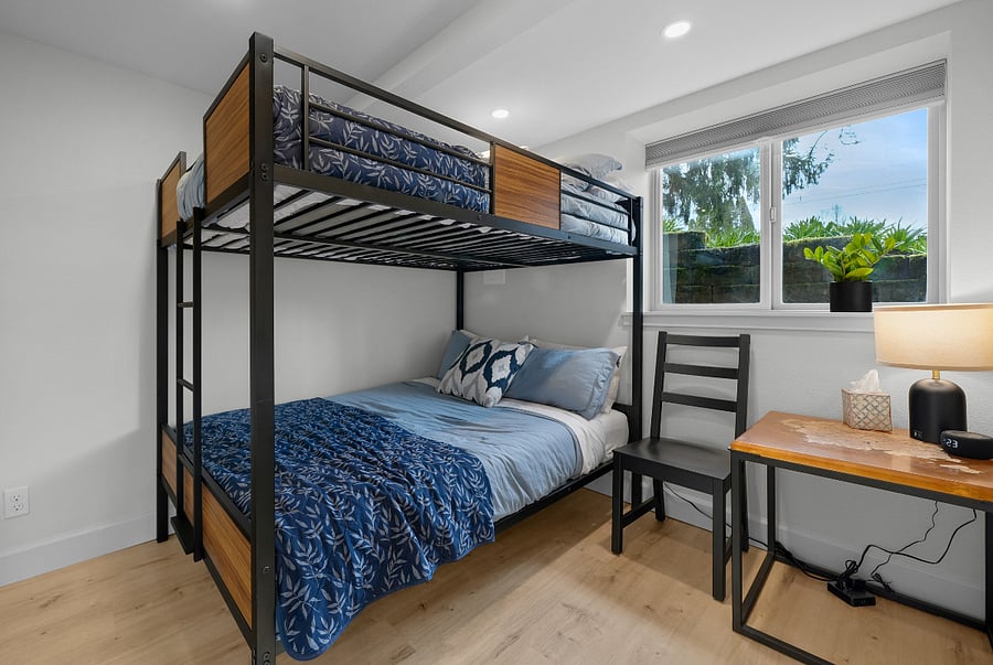 Flexible sleeping for families or coworkers