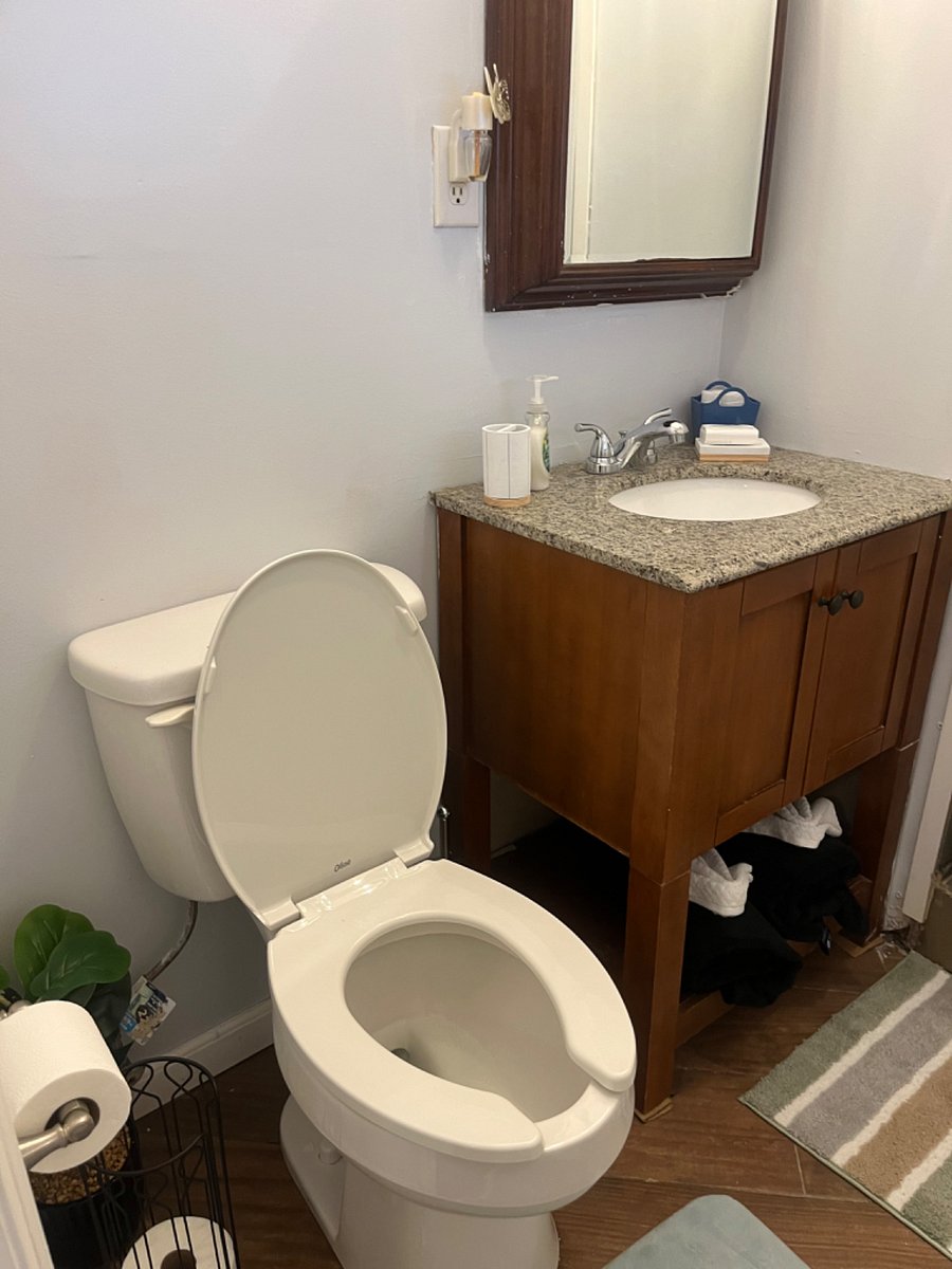 Full bathroom off the Master bedroom