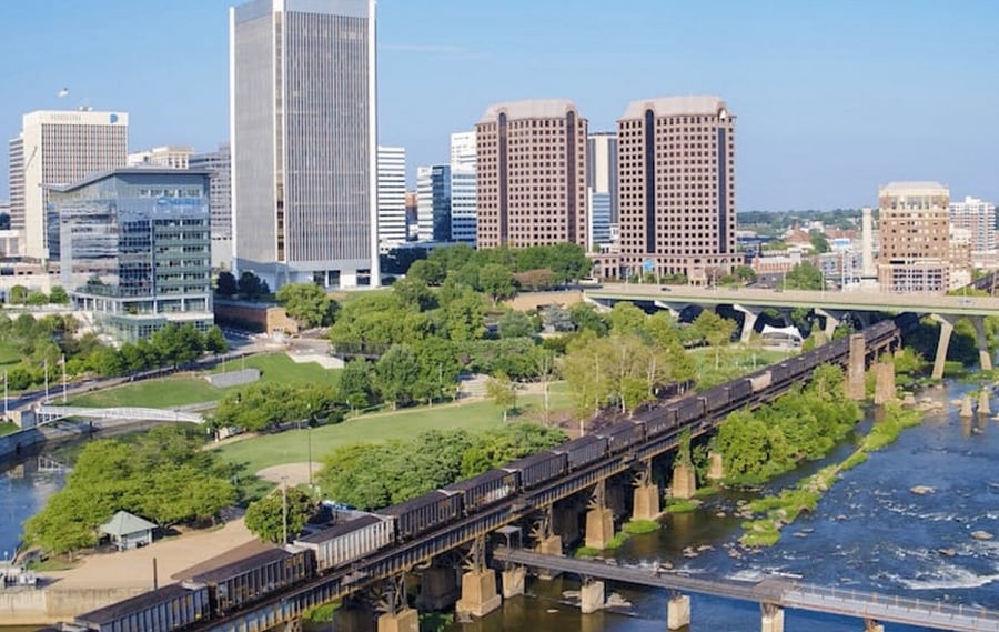 20 Minutes away from Downtown Richmond