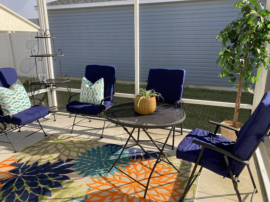 Private sreened-in lanai