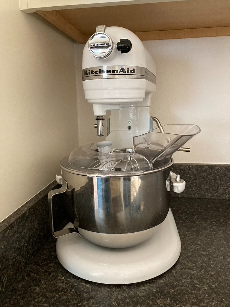 Kitchenaid mixer - perfect if you love to bakeL