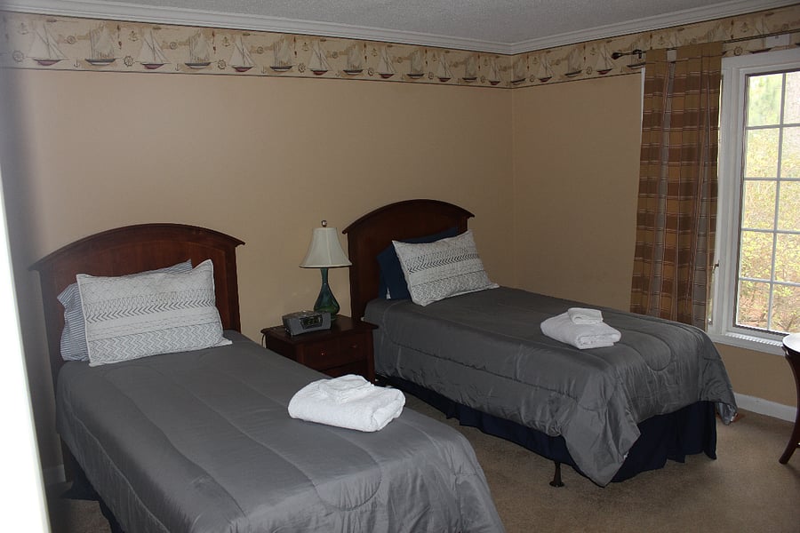 Twin bedroom 