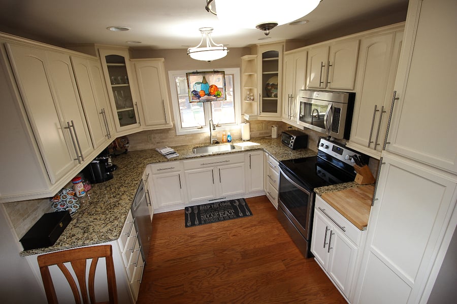 Fully stocked gourmet kitchen with seating for 2, large ice/water refrigerator, dishwasher, coffee service provided