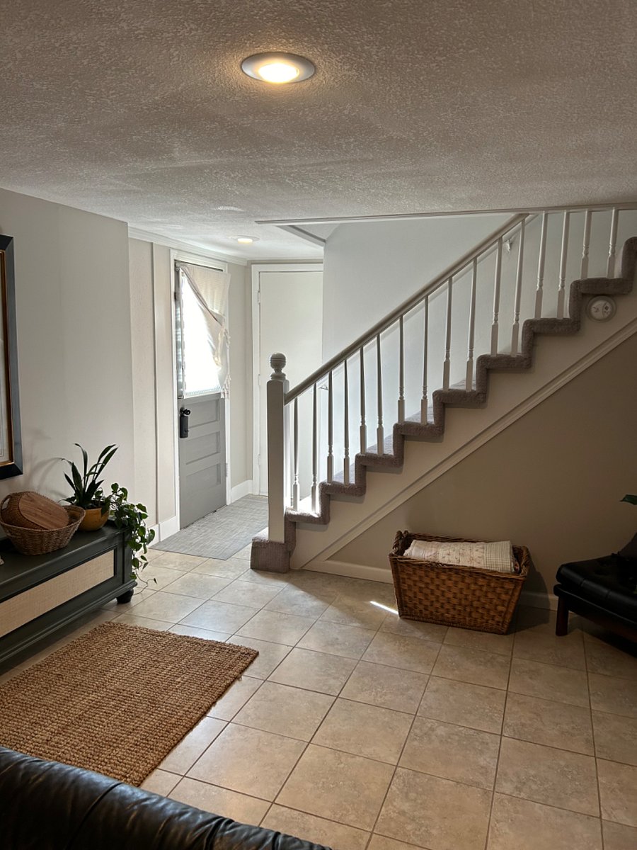 Private keyless entrance
