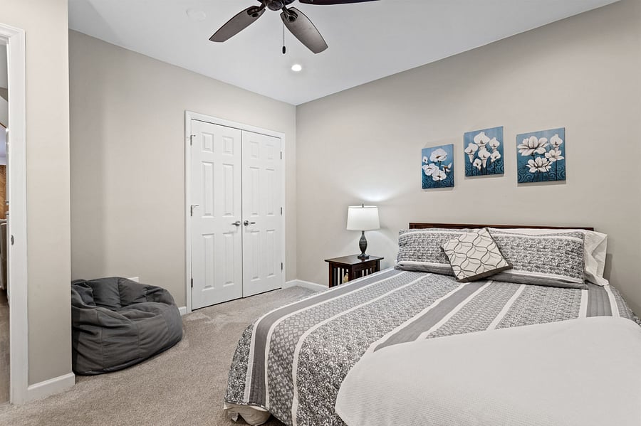 Full bedroom