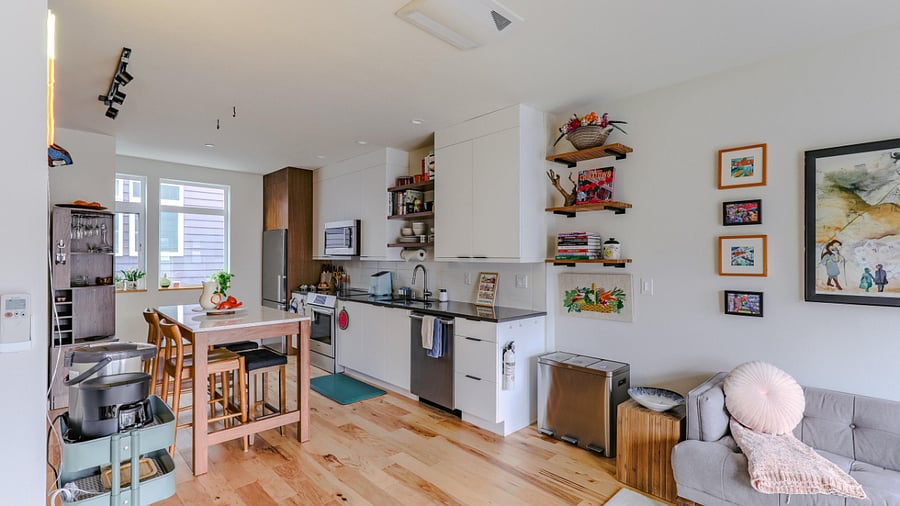 Colombia City Townhome - Kitchen