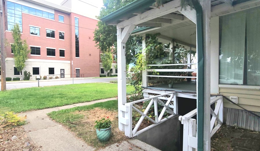 Main entrance to lower terrace apartment. View of hospital to the left. Coffee shop right there.