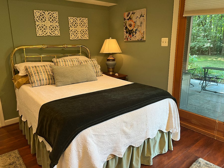 Double size bed.