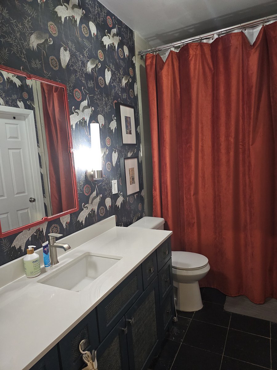 Newly remodeled full bath