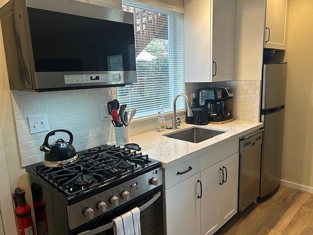 Full kitchen with gas range