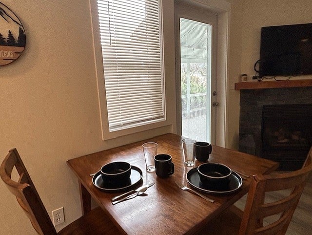 Full light door with in-glass blinds to covered patio