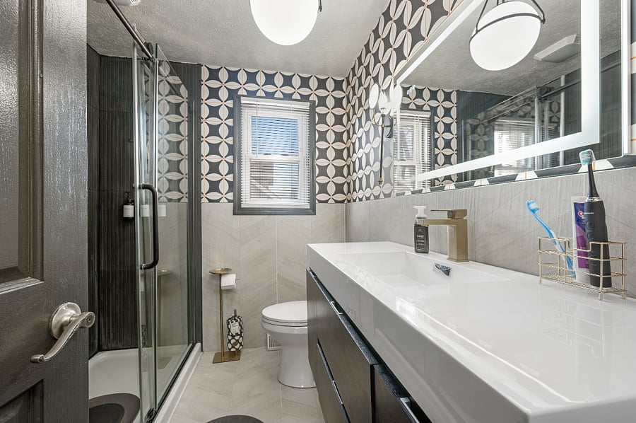 Immerse yourself in the epitome of relaxation. Our modern rain shower bathroom: where luxury meets the soothing rhythm of a gentle downpour. 