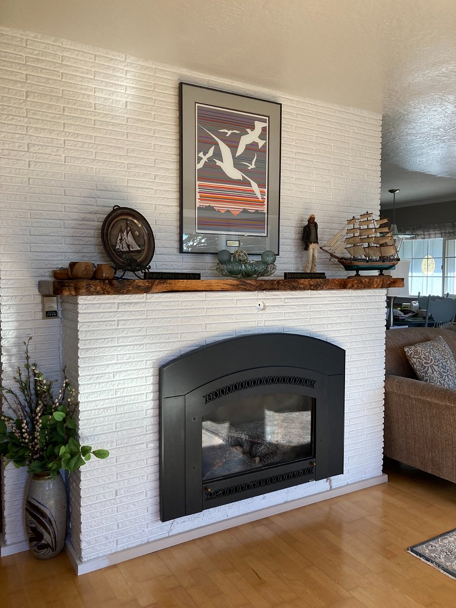 Living room mantel