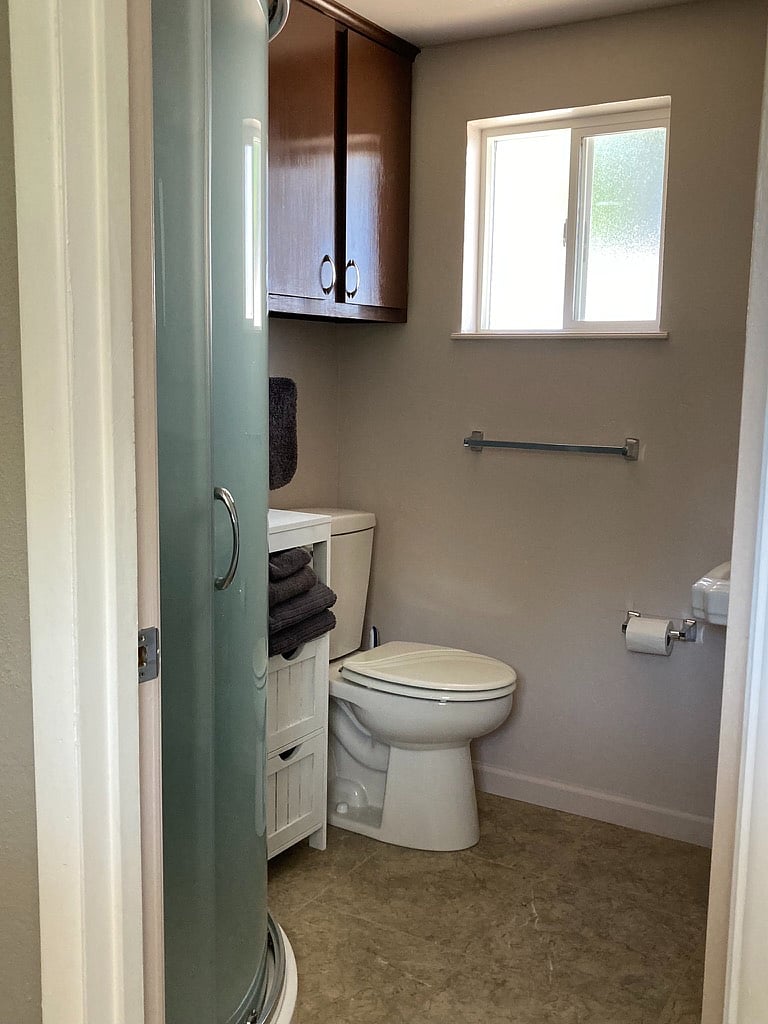 Ensuite bath-back bedroom