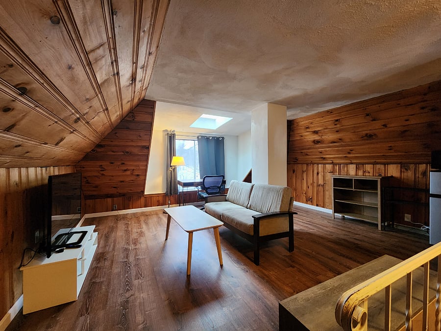 Room situated at the top level. At first glance