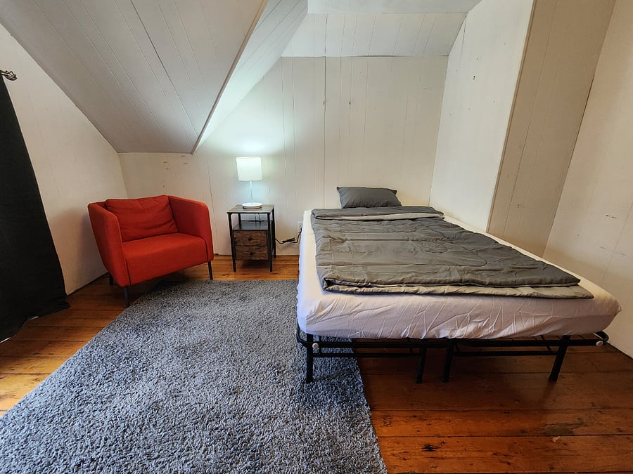 Full size foam bed