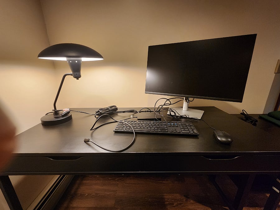 27 inch monitor work station