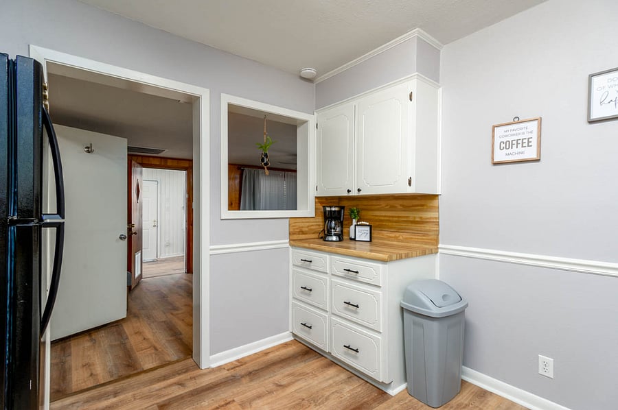 Kitchen: Coffee maker