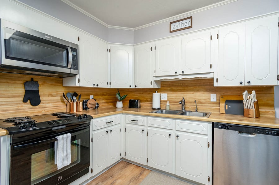 Full kitchen