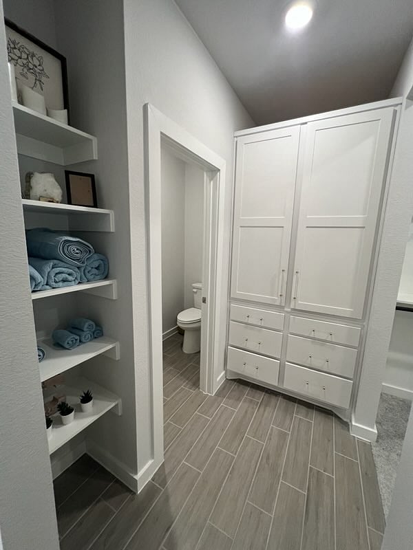 Primary suite storage and connected toilet room,