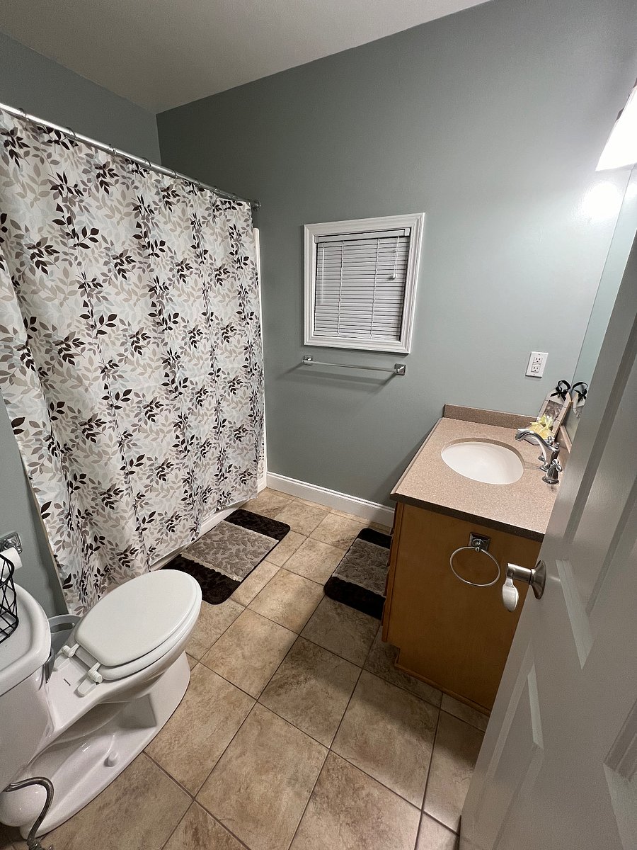 Rm 2 & 3 Bathroom