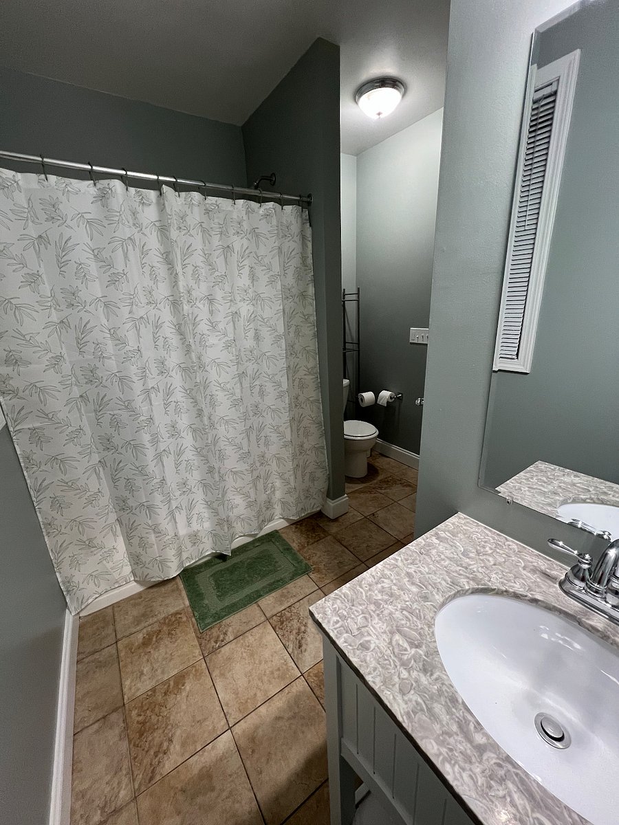 Rm 4 & 5 Bathroom