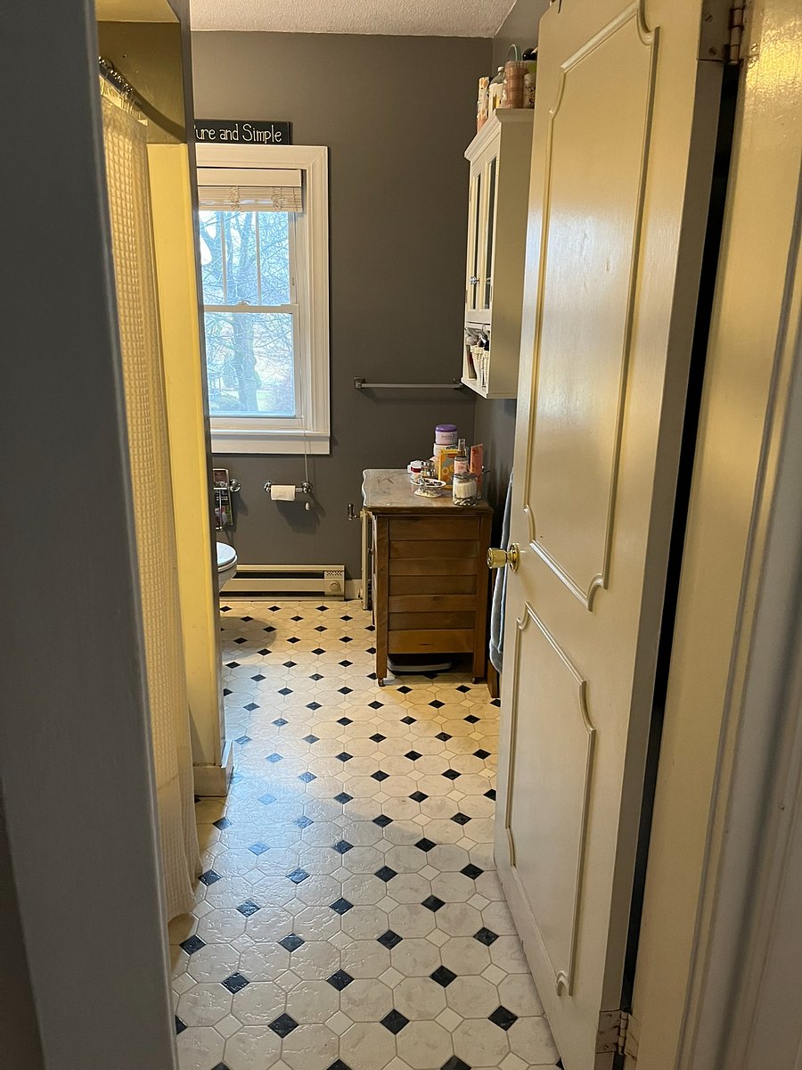 shared full bath on 2nd floor