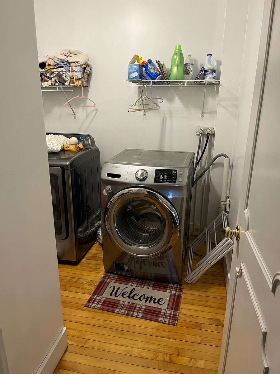 Shared washer/dryer, located on 1st floor