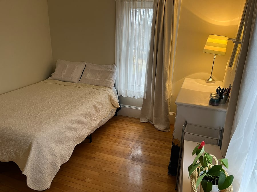 bedroom, double bed